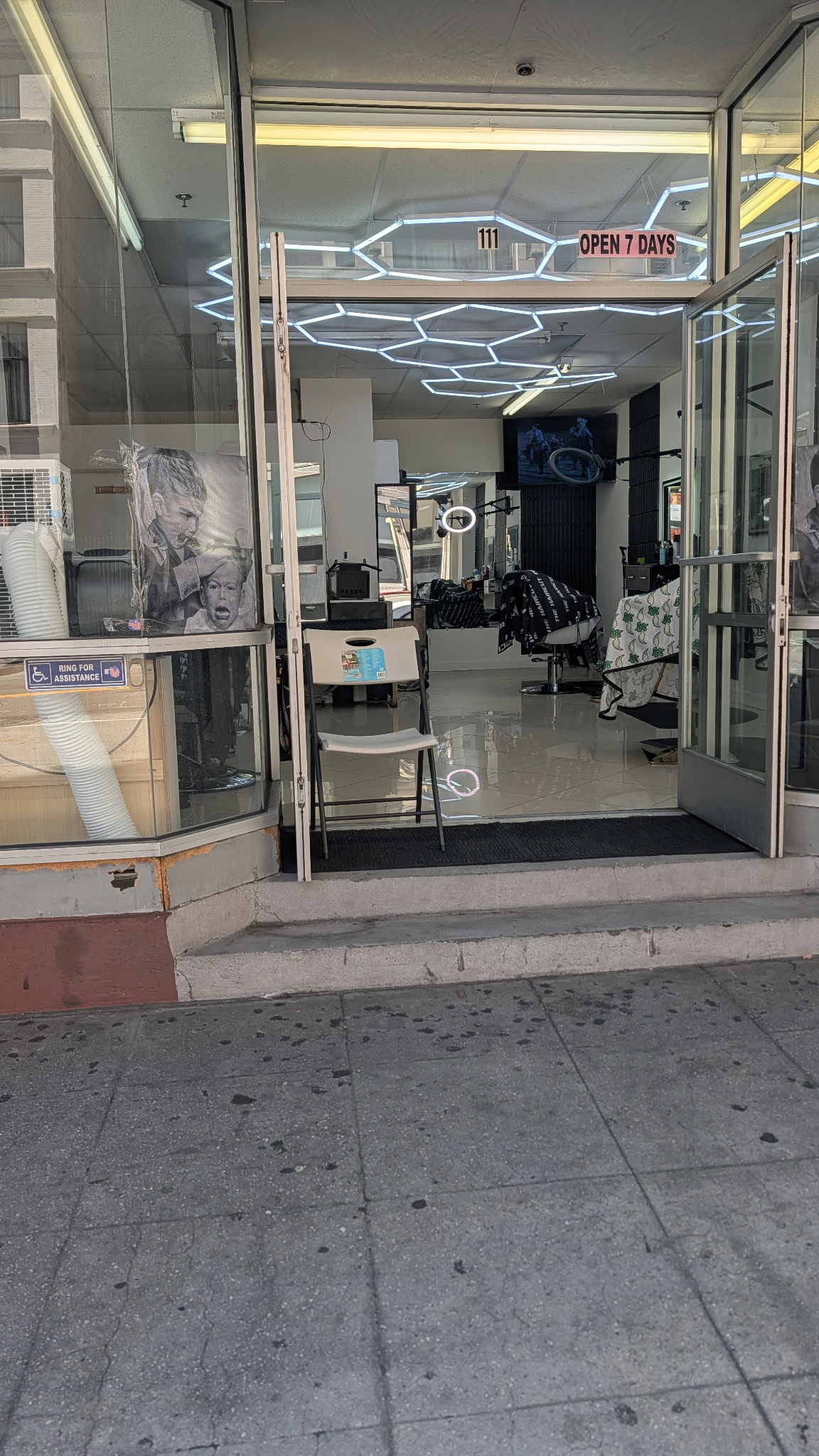 Broadway Cutz Storefront
